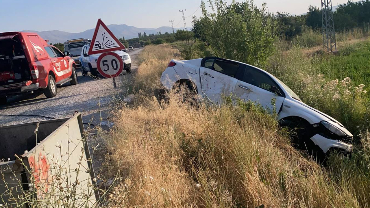 Malatya'da kamyonet ile otomobil çarpıştı: 3 yaralı