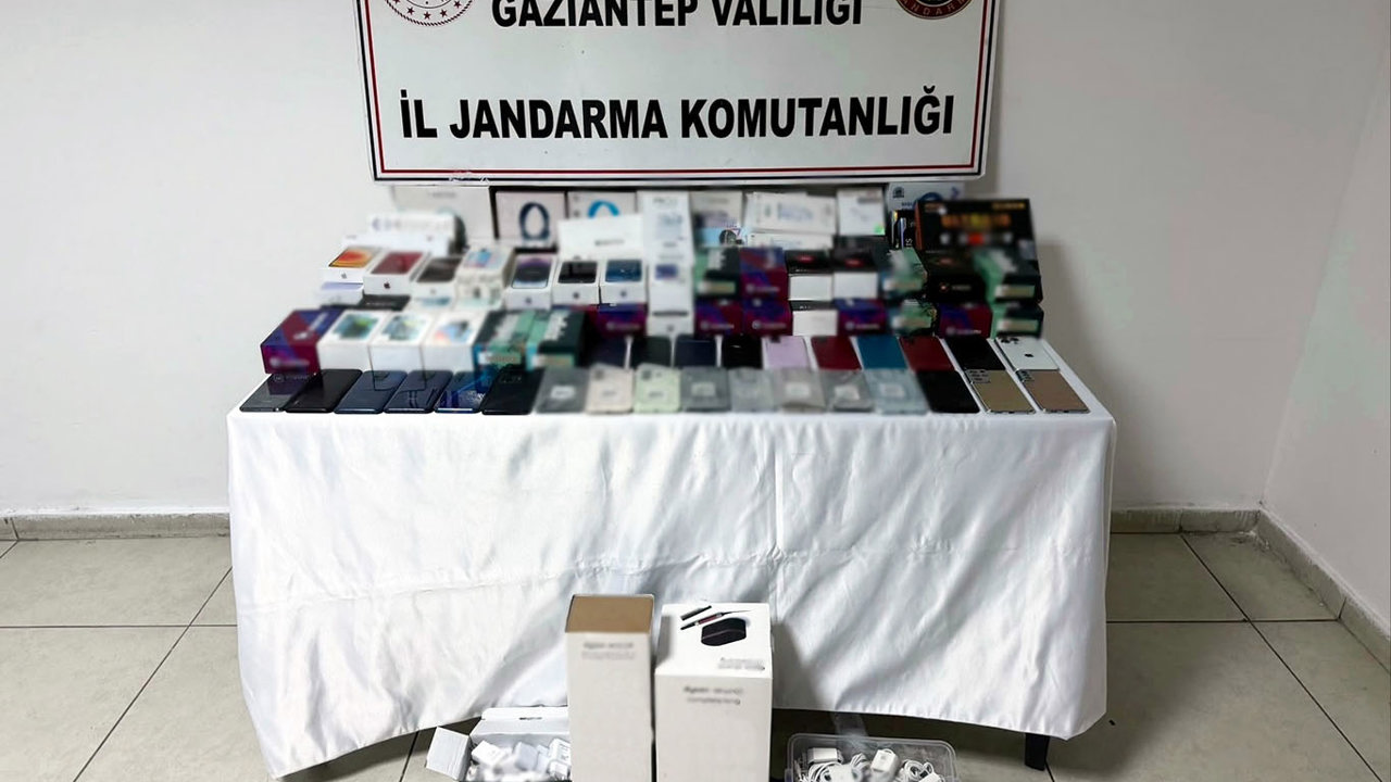 Gaziantep'te gümrük kaçağı elektronik ürün ele geçirildi