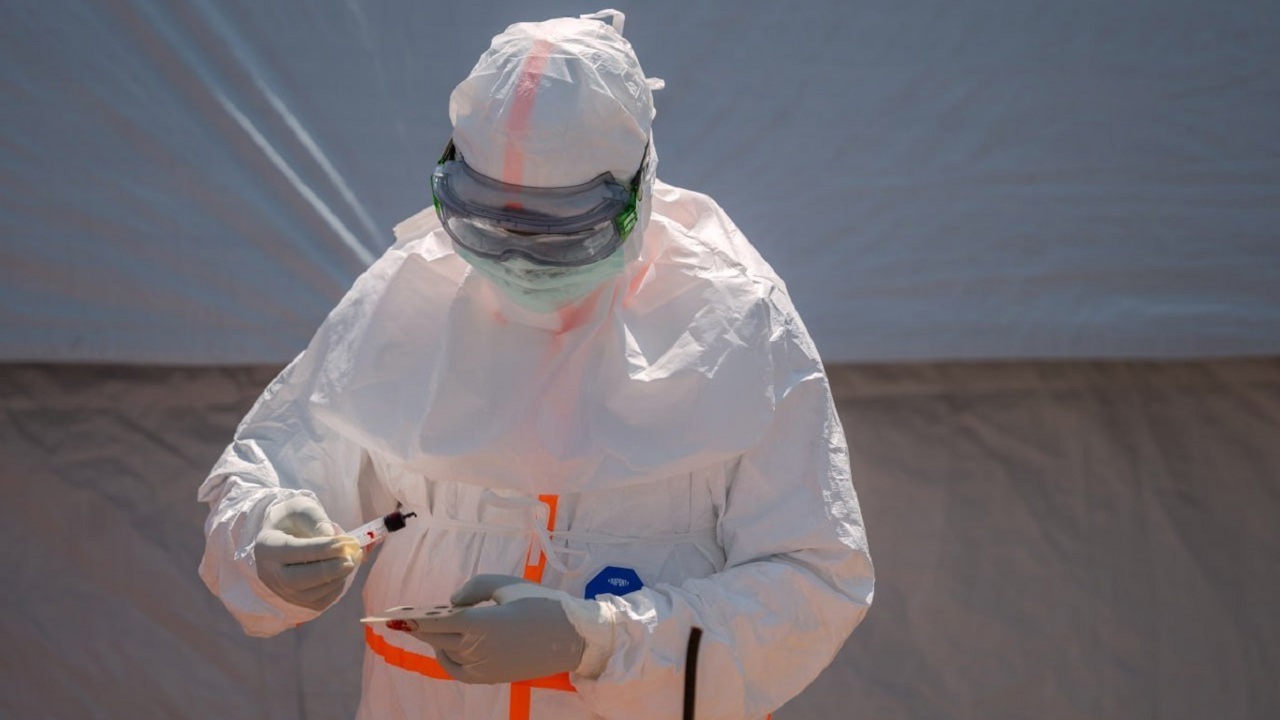 Ebola tedavi merkezinde daha fazla sağlık çalışanı greve gitti