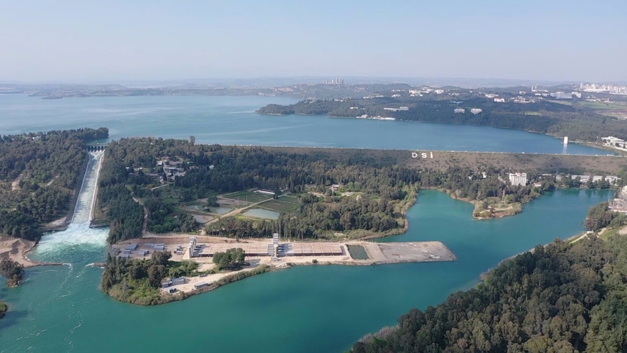 Adana'da kızının terliğini almak için girdiği baraj gölünde boğuldu