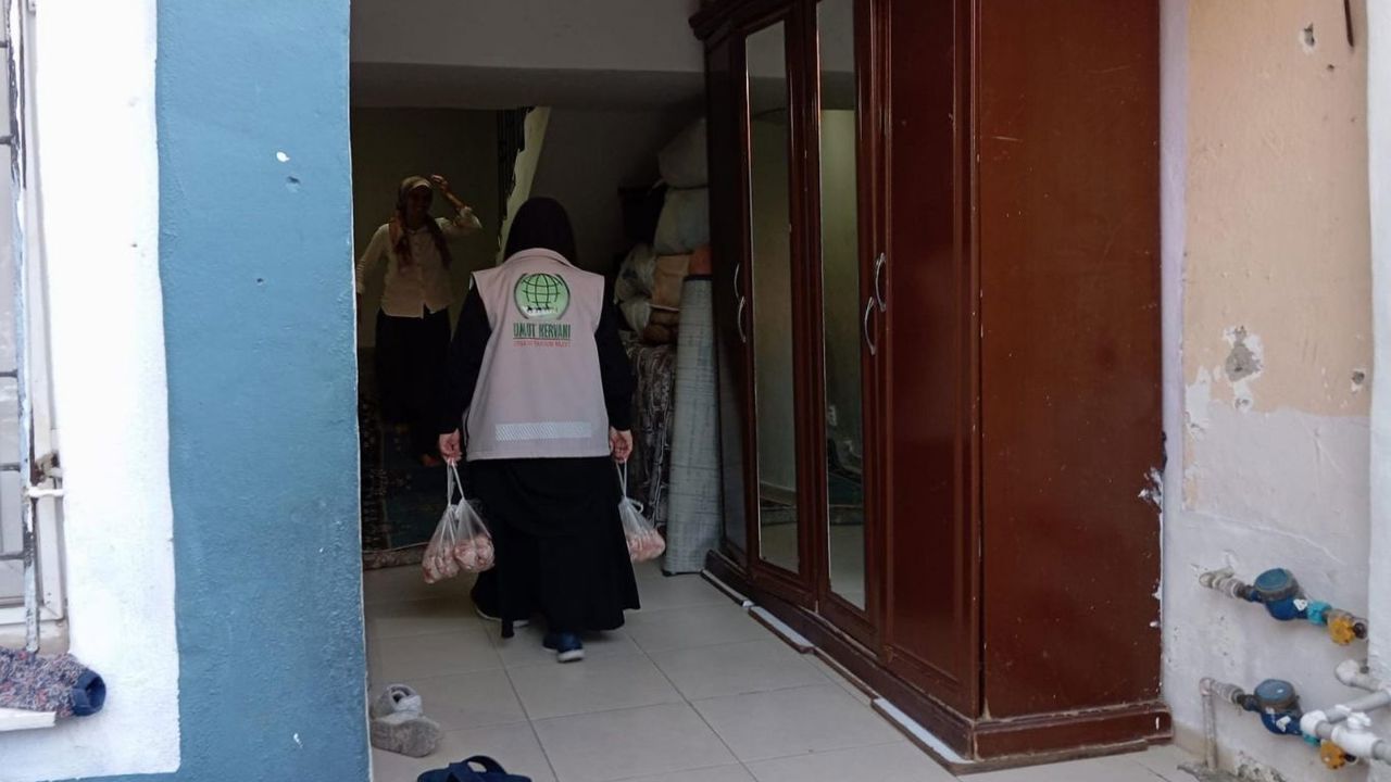 Tarsus Umut Kervanı'ndan ihtiyaç sahibi ailelere beyaz et desteği