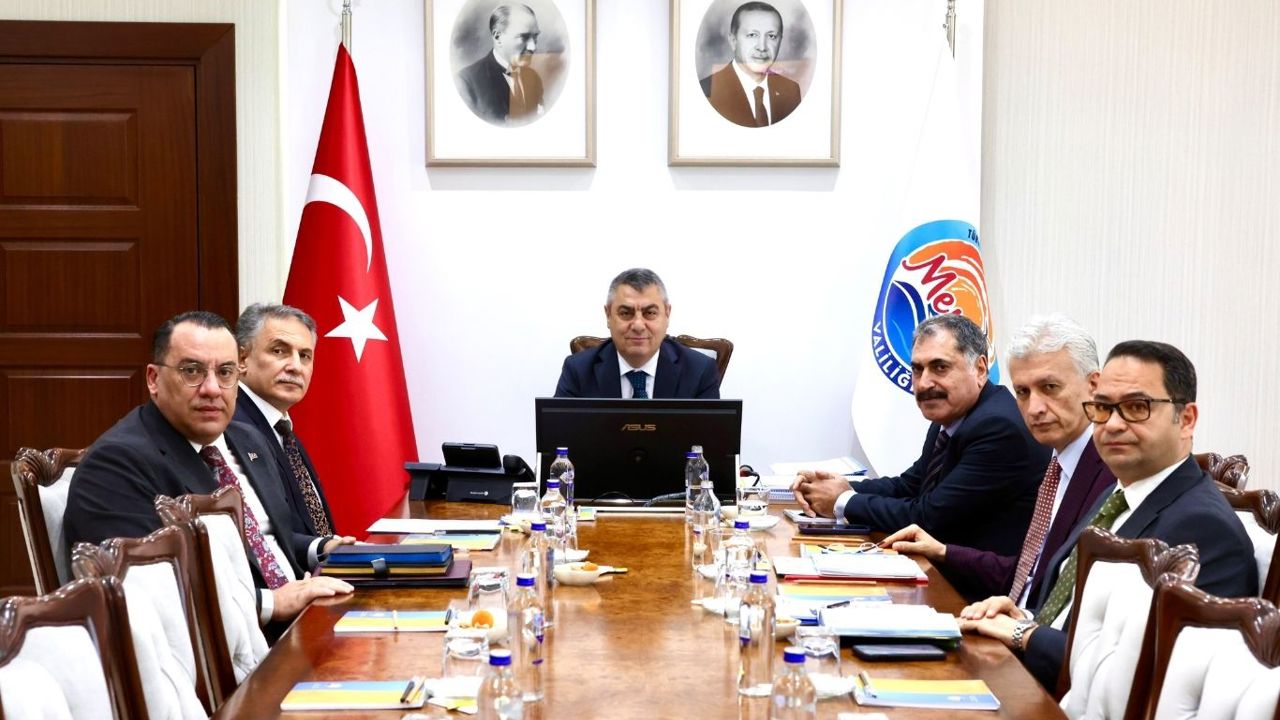 Mersin'de kamu kurumlarının yürüttüğü hizmetler masaya yatırıldı