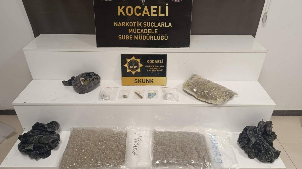 Kocaeli'de 3 kilogram skunk ele geçirildi: 7 gözaltı