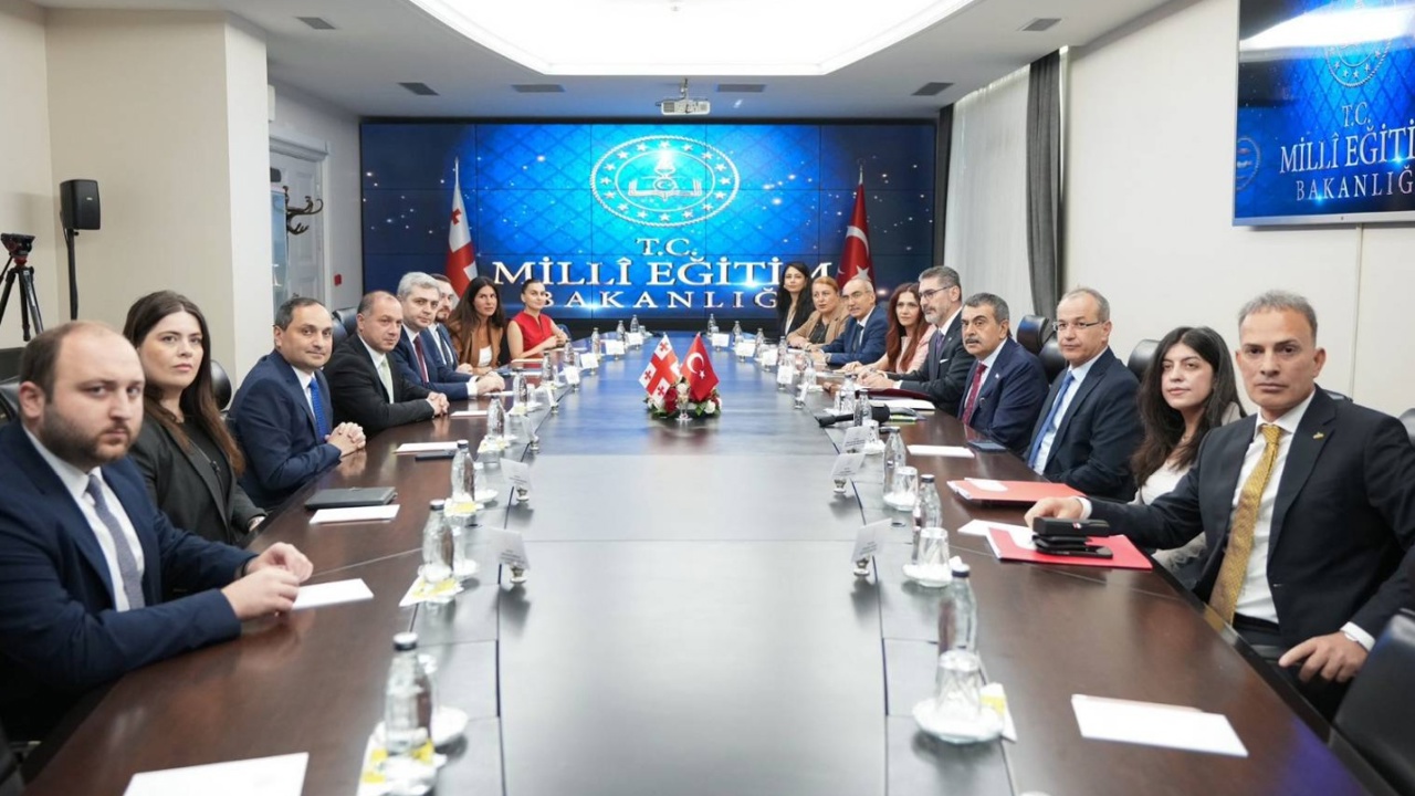 Bakan Tekin, Gürcistan Eğitim, Bilim ve Gençlik Bakanı Mikanadze ile görüştü