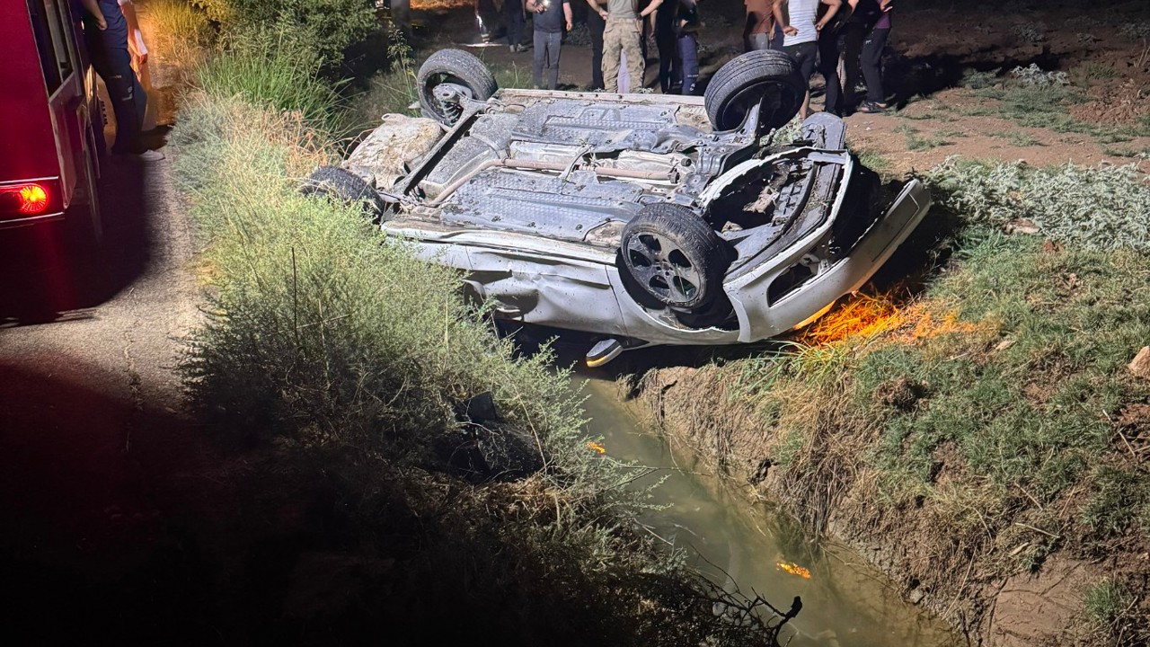 Mardin’de kontrolden çıkan otomobil takla attı: 3 yaralı 