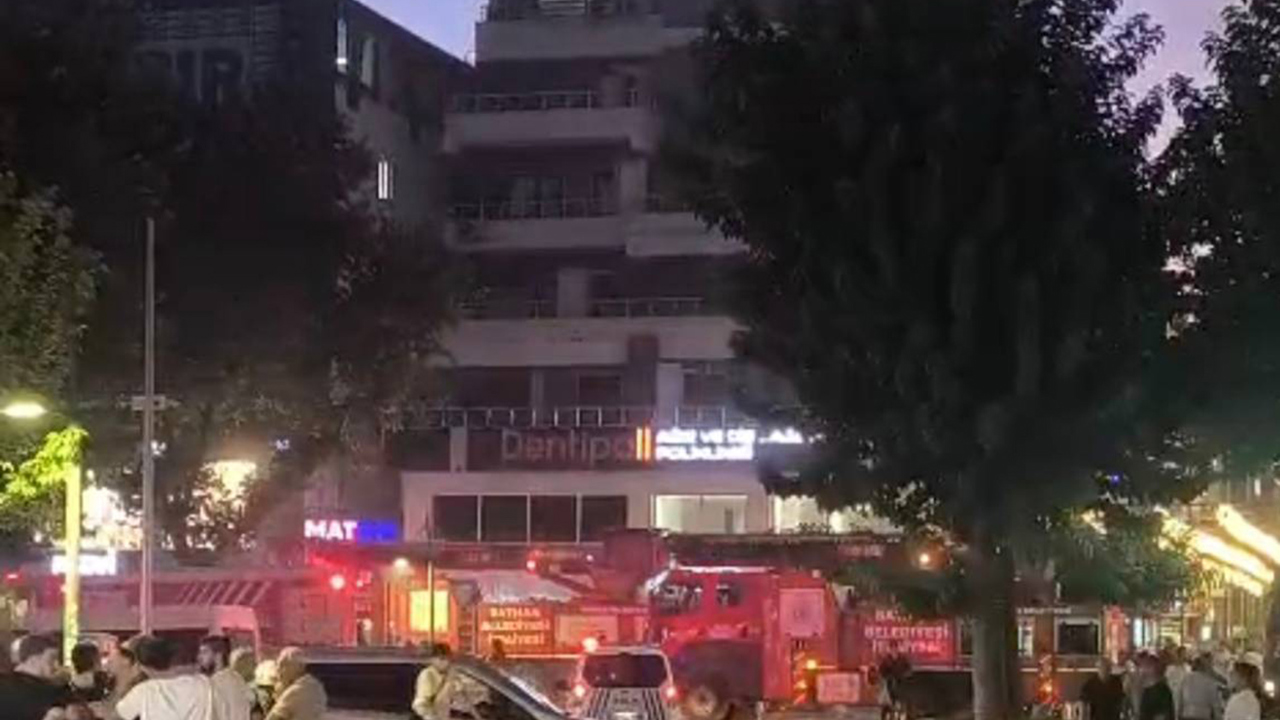 Batman'da plazanın koridorunda yangın: Dumandan etkilenler tahliye edildi