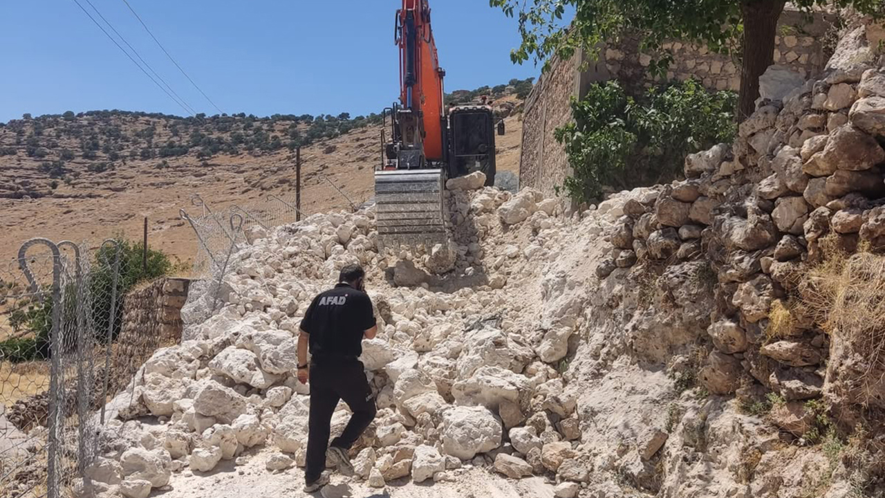AFAD Şırnak'ta kaya ıslahı projesi ile 7 bin metrekare çelik ağ ördü