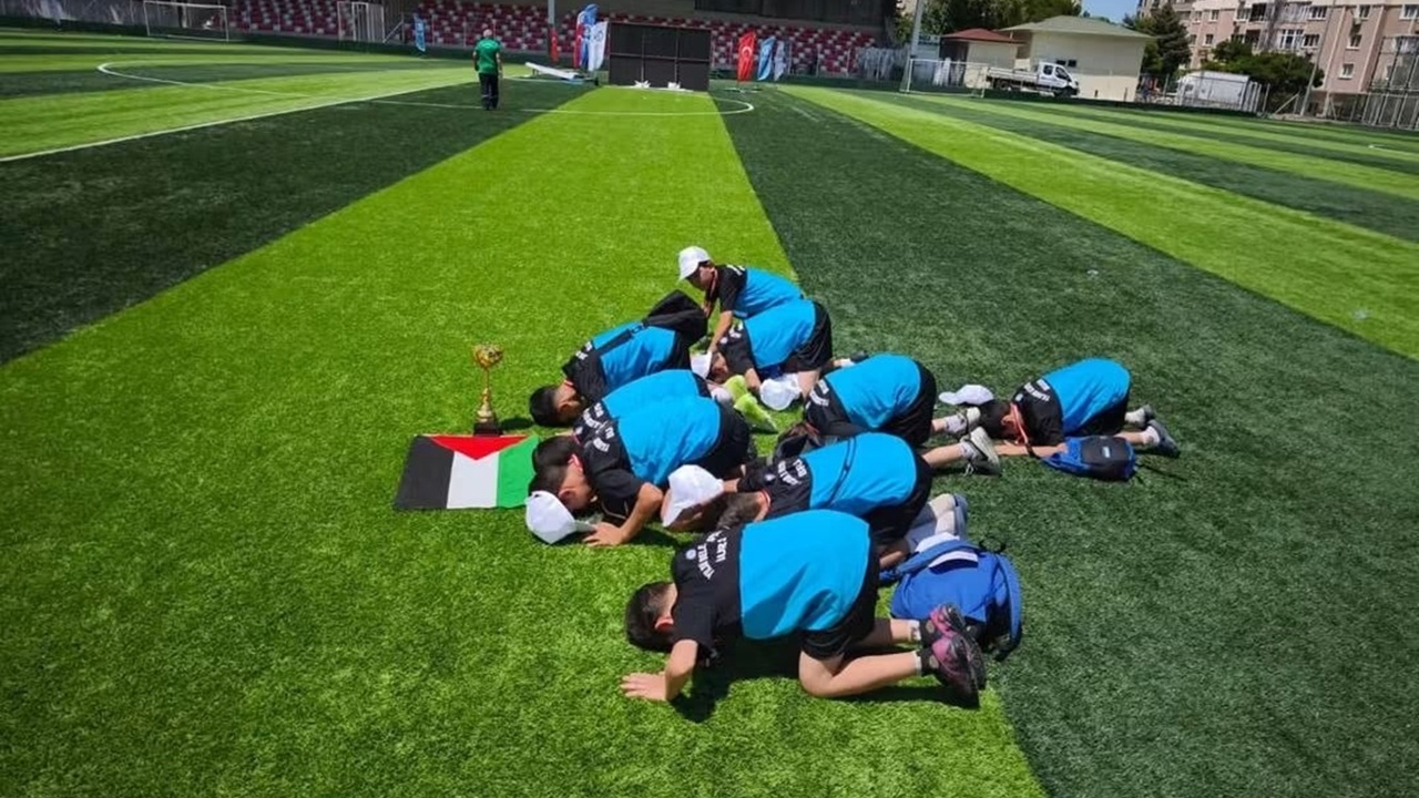 Bursa'da Kur'an kursu öğrencileri sahada buluştu