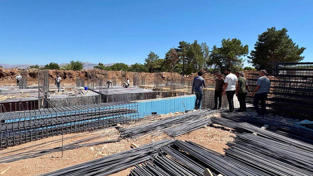 Akçadağ'da yeni belediye hizmet binası çalışmaları sürüyor