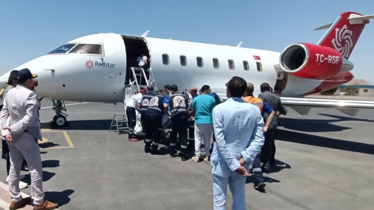 Mısır’da trafik kazası geçiren 3 Türkiye vatandaşı hava ambulansıyla Türkiye’ye getirildi