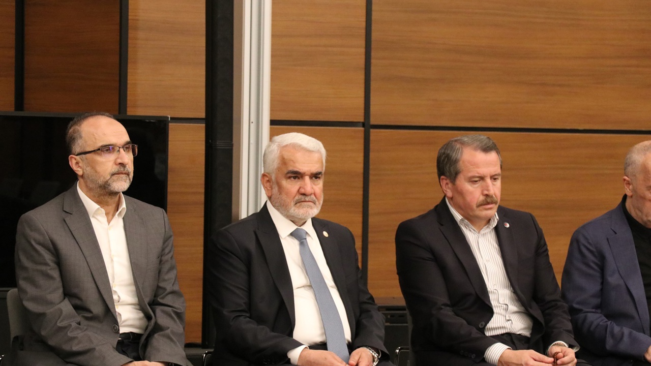 HÜDA PAR Genel Başkanı Yapıcıoğlu'ndan Memur-Sen Genel Başkanı Yalçın'a taziye ziyareti