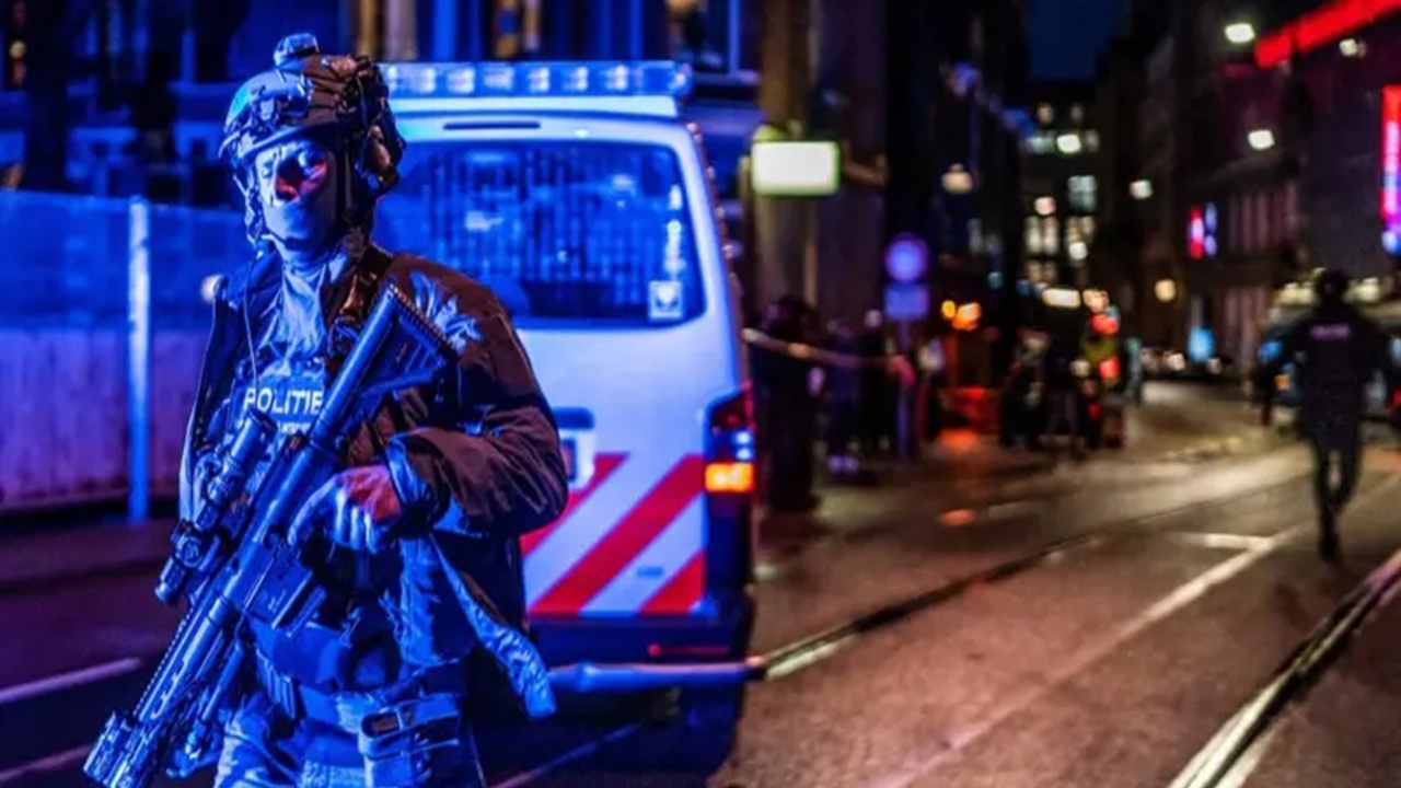 Brüksel’de tramvayda Müslüman bir kadını korumaya çalışırken ırkçı saldırı sonucu şehit oldu
