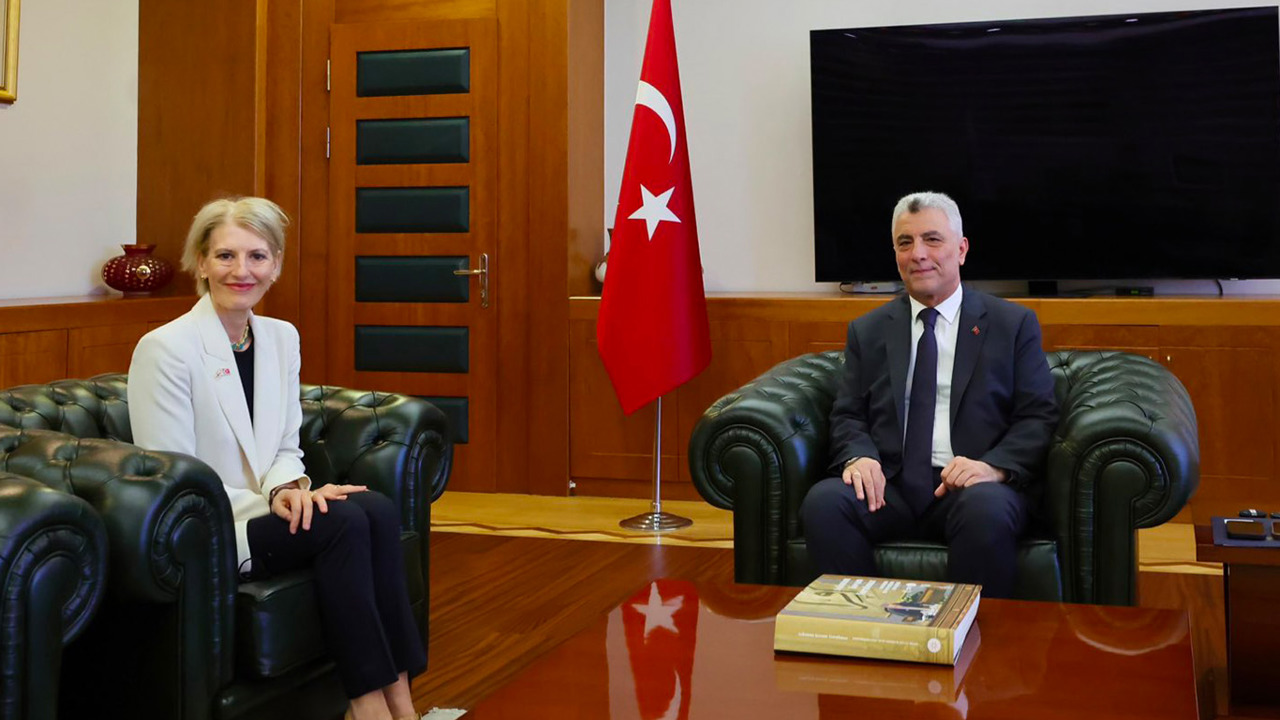 Bakan Bolat, görev süresi sona eren İngiltere'nin Ankara Büyükelçisi Morris'i ağırladı