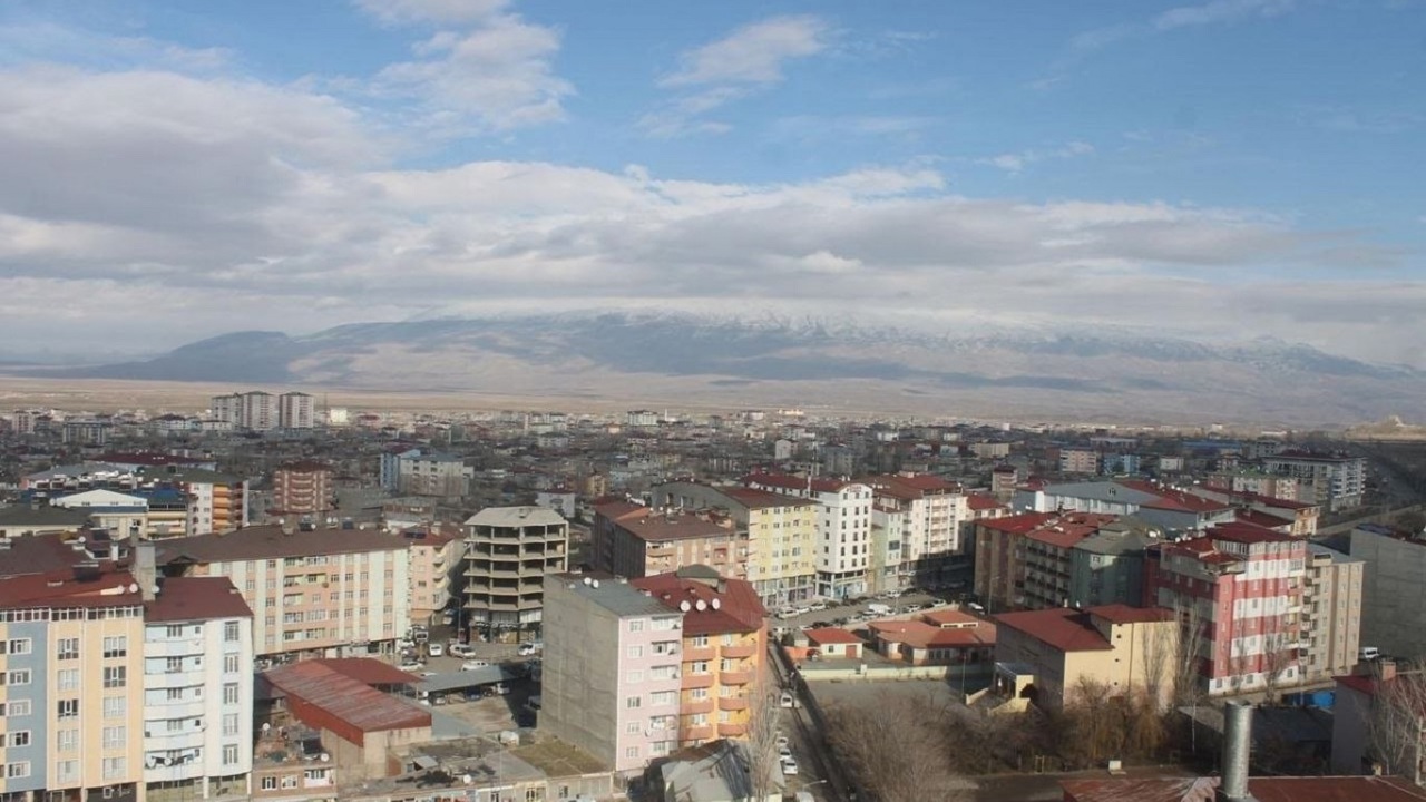 Ağrı Doğubayazıt'ta uzun süreli elektrik kesintisi günlük yaşamı olumsuz etkiledi