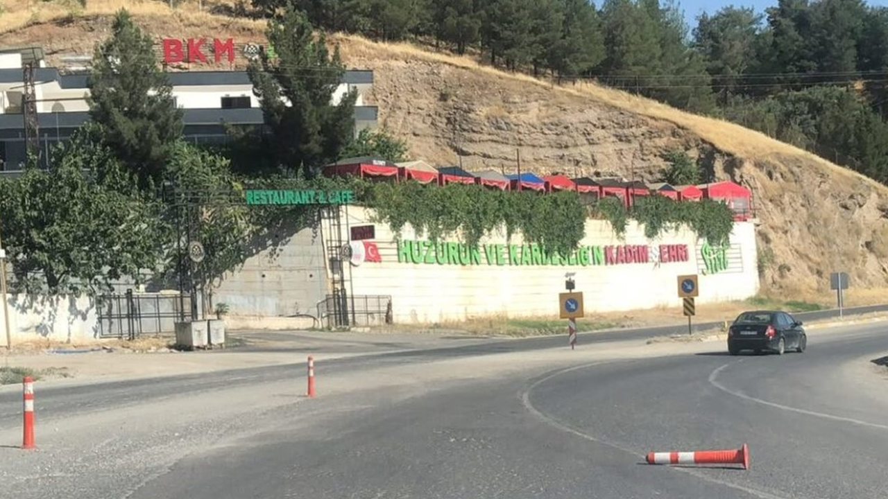 Kezer Köprüsü'nde kırılan dubalar trafik güvenliğini tehdit ediyor