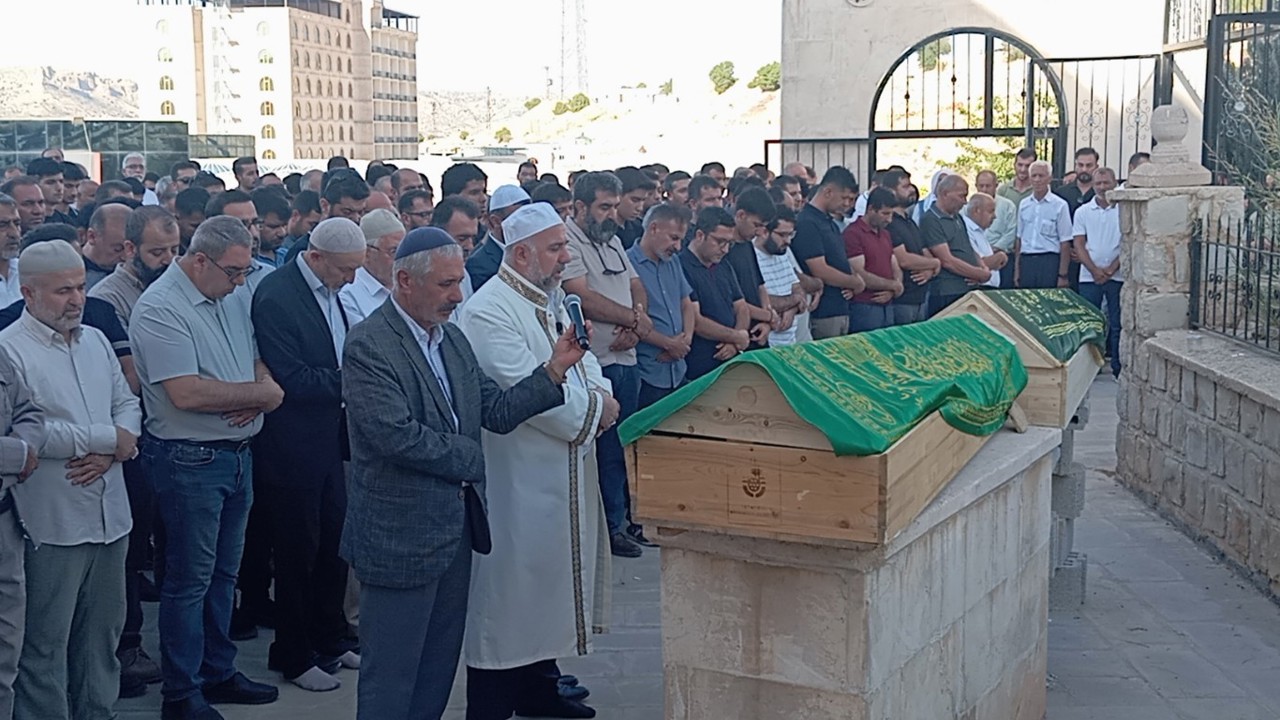 Mardin'de trafik kazasında hayatını kaybedenler defnedildi 