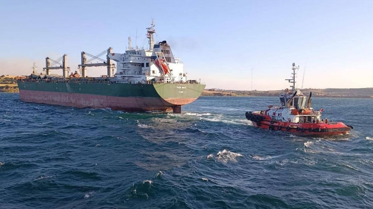 Çanakkale Boğazı'nda karaya oturan gemi nedeniyle gemi trafiği askıya alındı