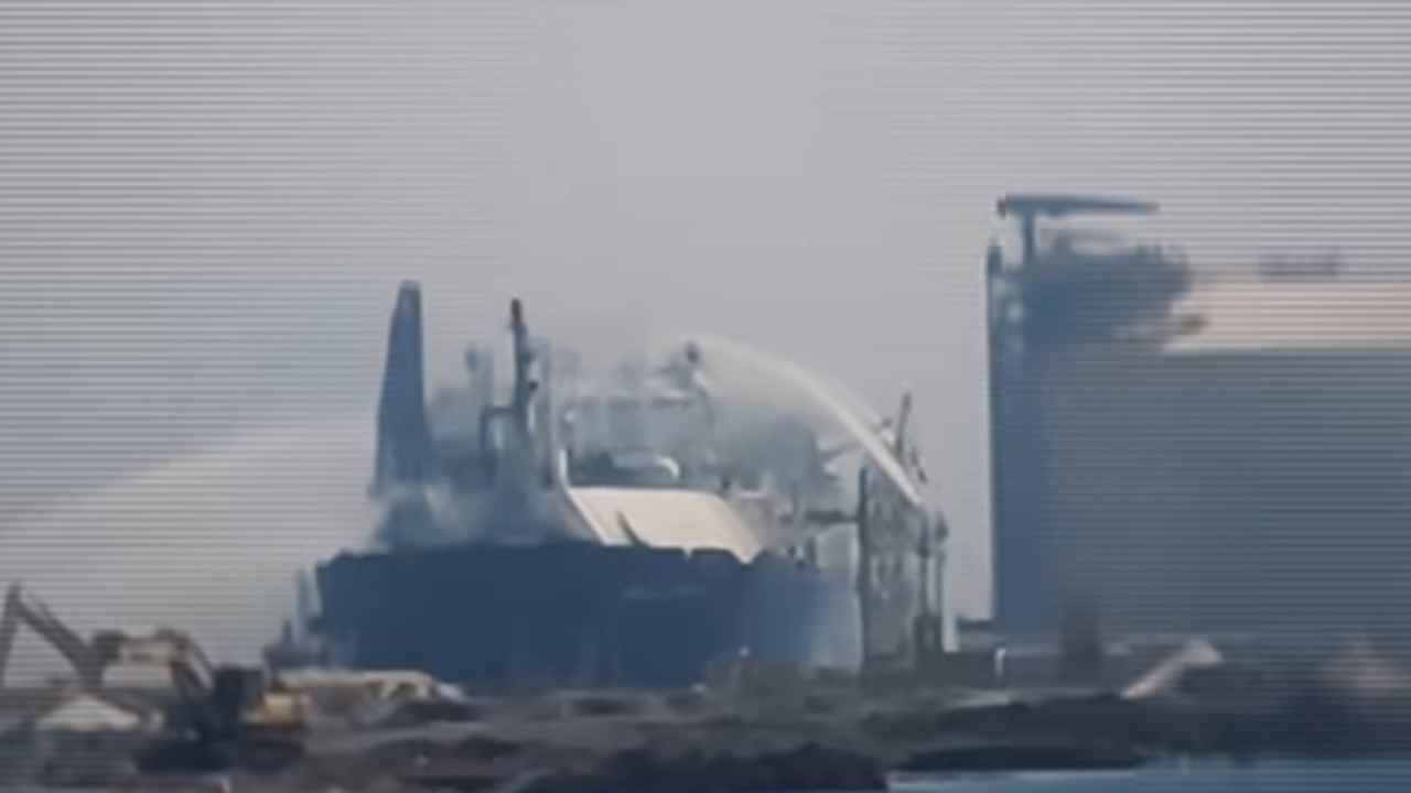 Mısır Dimyat Limanı’nda gaz gemilerinde yangın