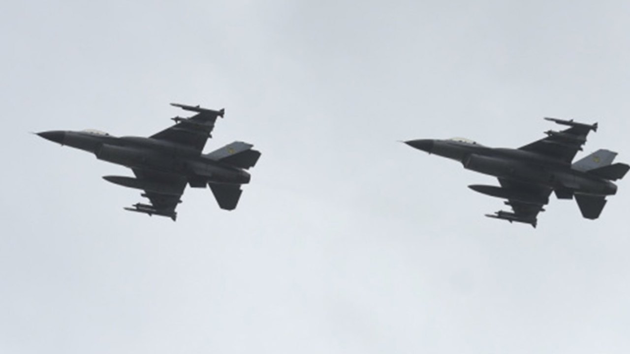 Ukrayna'da bir F-16 uçağı düştü