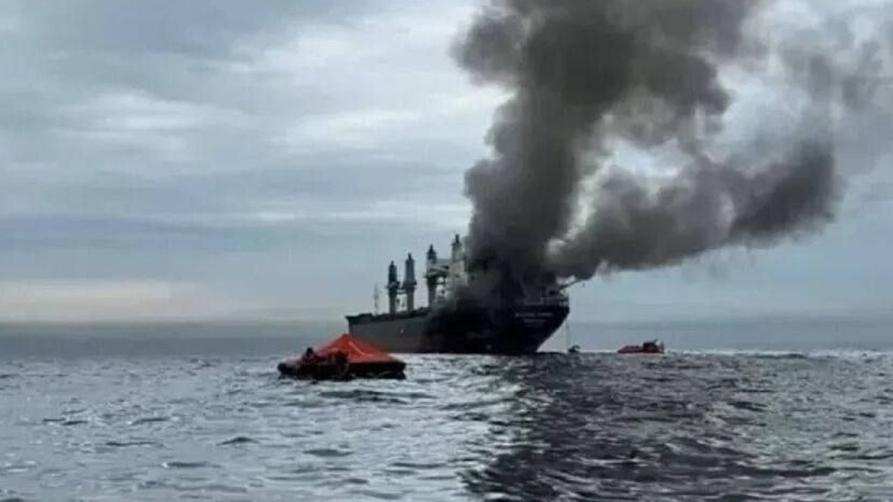 Mısır limanında iki gemi patlama sonrası hasar gördü