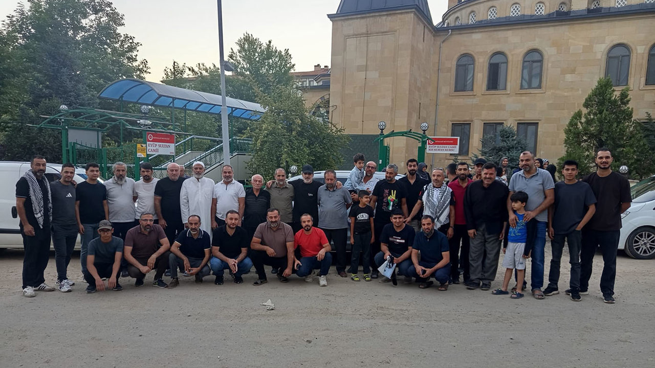 Malatya'dan Filistin Kara Konvoyu'na katılan gönüllüler dualarla uğurlandı