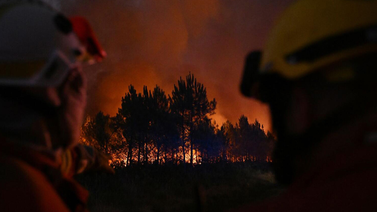 Yunanistan'da orman yangınları: 3 itfaiyeci öldü