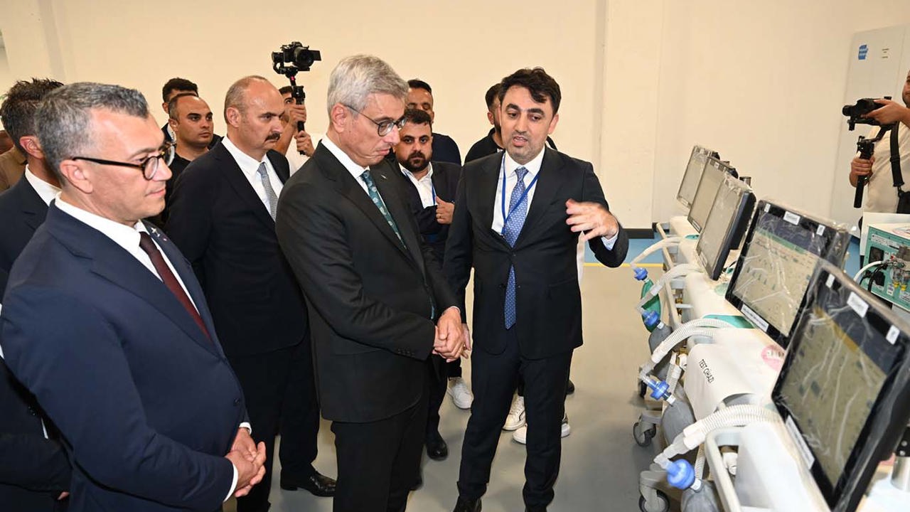 Sağlık Bakanı Memişoğlu, Batman'da yerli tıbbi cihaz üreten fabrikayı ziyaret etti
