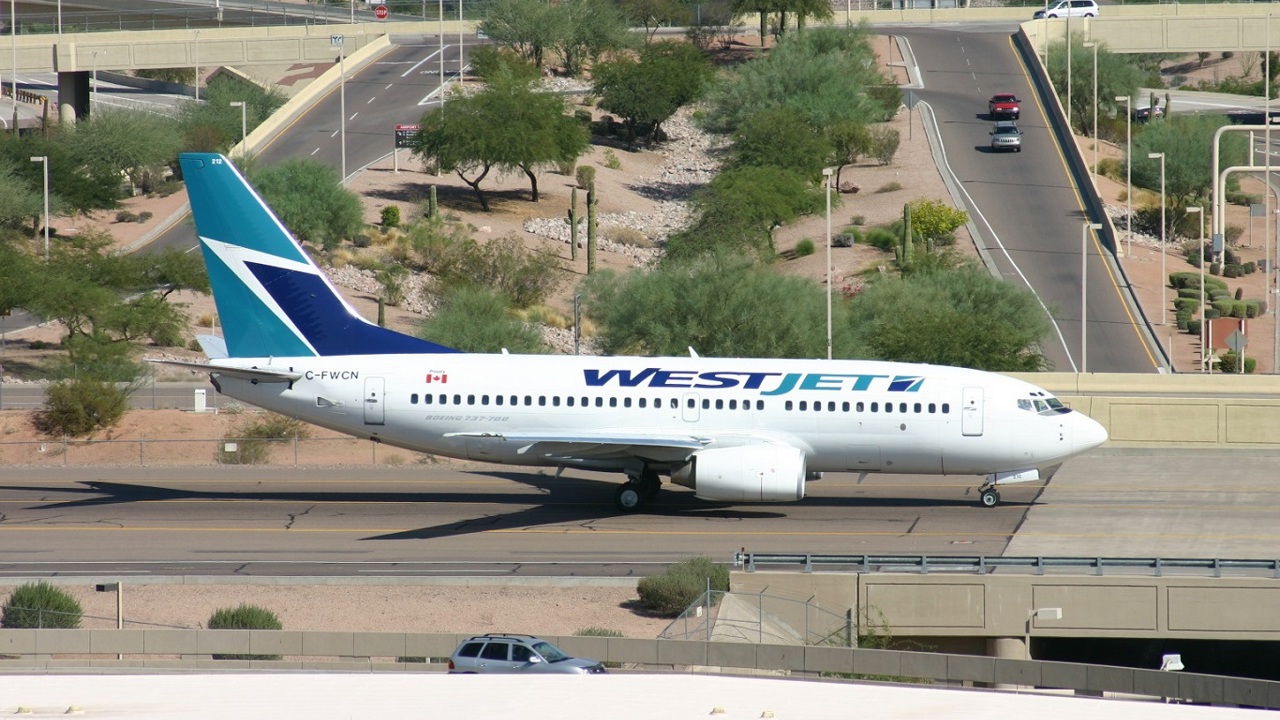 WestJet'in 4 bin 400 kabin görevlisinden grev tehdidi