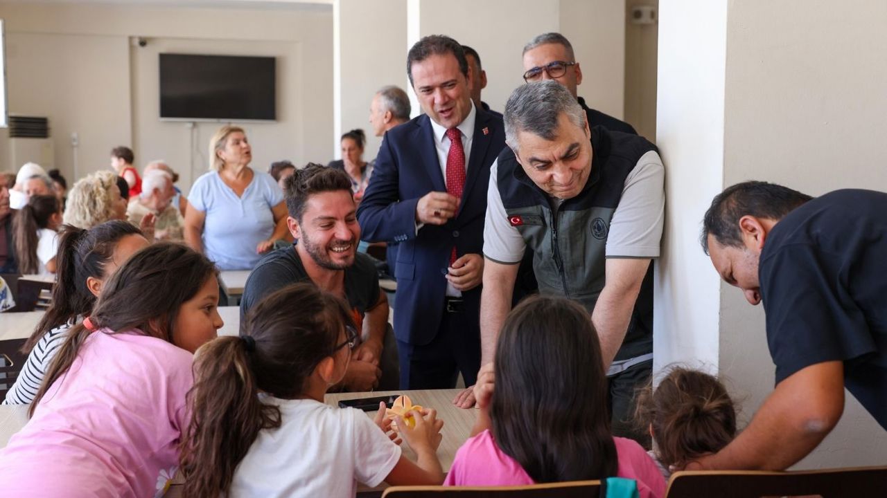 Mersin Valisi Toros yangın nedeniyle tahliye edilen vatandaşları ziyaret etti