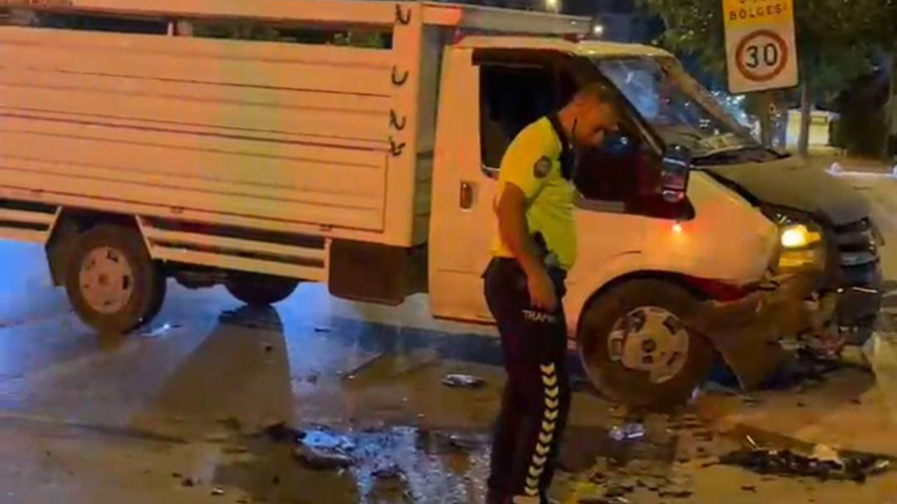 Malatya'da transit ile otomobil çarpıştı: 3 yaralı