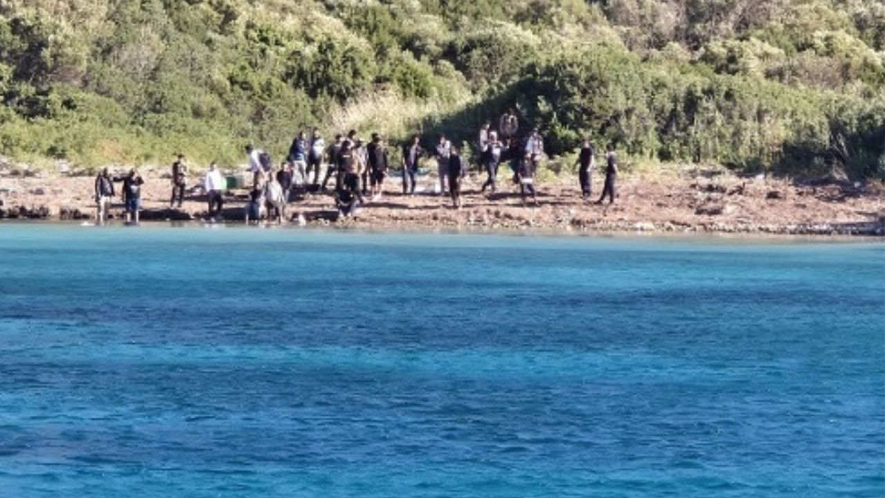 İzmir'de 69 düzensiz göçmen ile 1 göçmen kaçakçılığı şüphelisi yakalandı