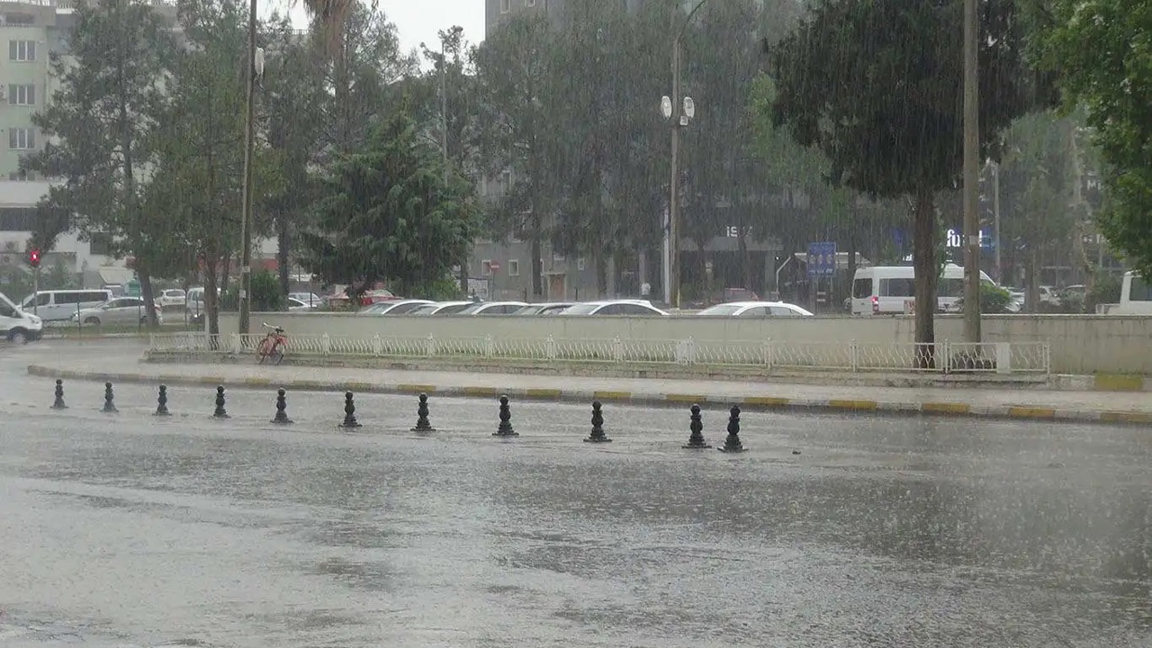 Meteoroloji'den sağanak ve kuvvetli rüzgâr uyarısı