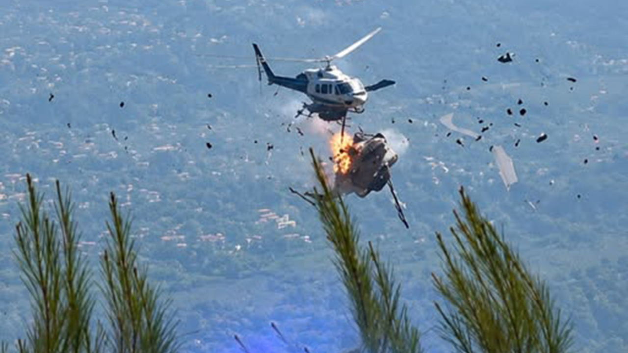 Yunanistan'da iki yangın söndürme helikopteri havada çarpıştı