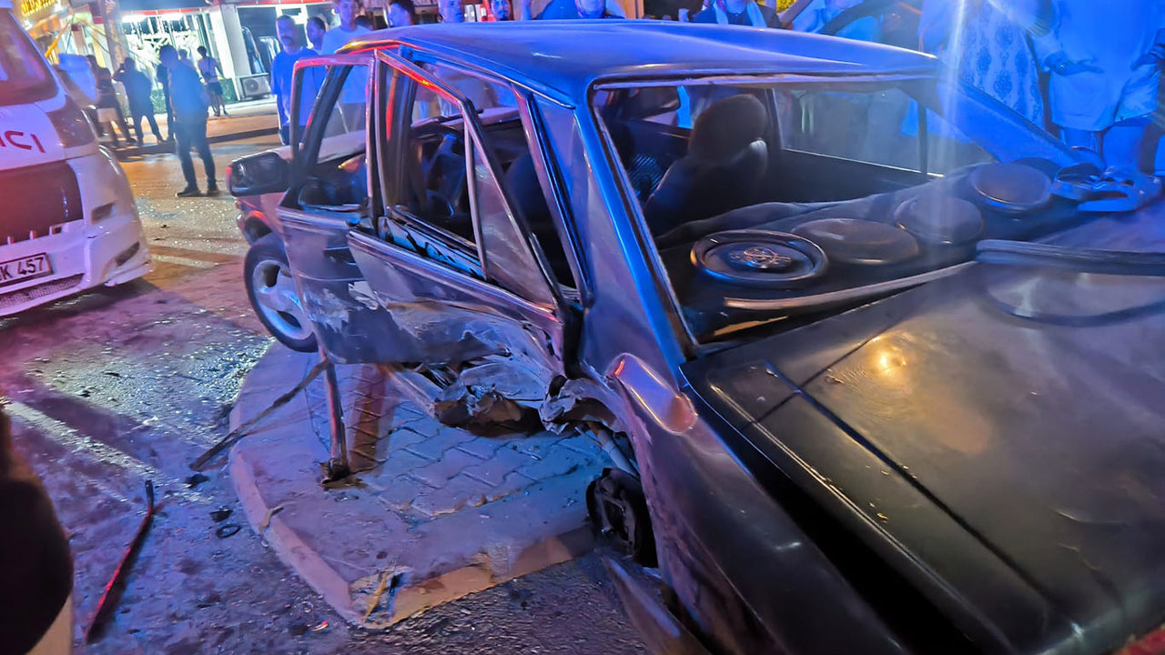 Konya'da iki otomobil çarpıştı: 6 yaralı