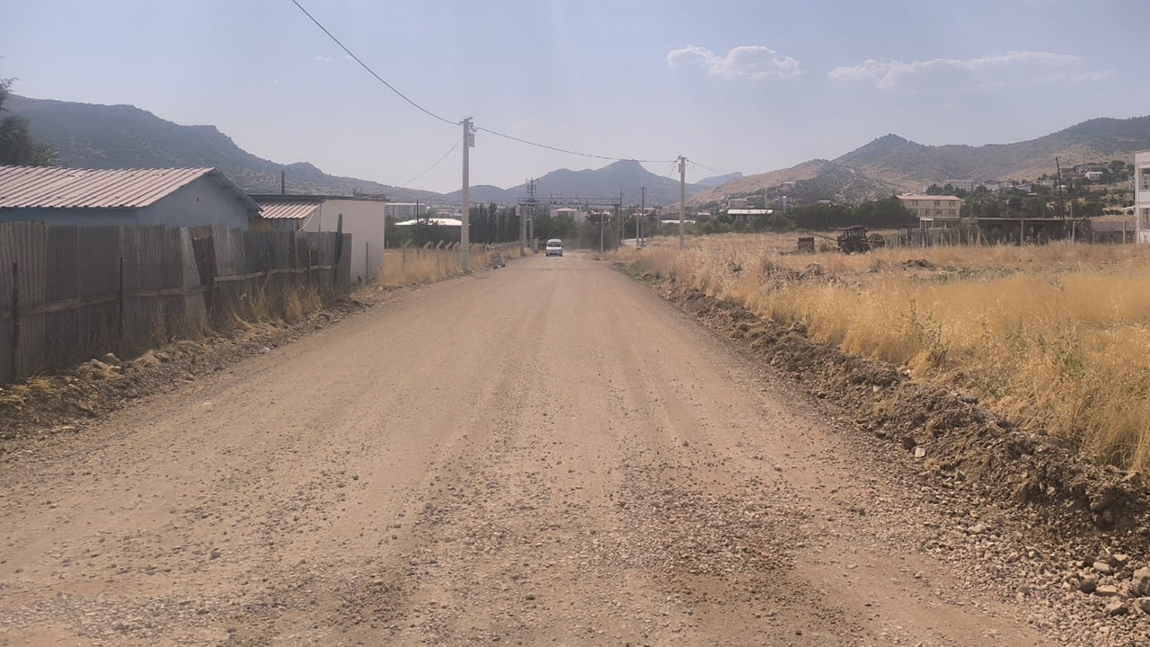Belediye eliyle bozulan Hazro-Kulp grup yolu aylardır yapılmayı bekliyor