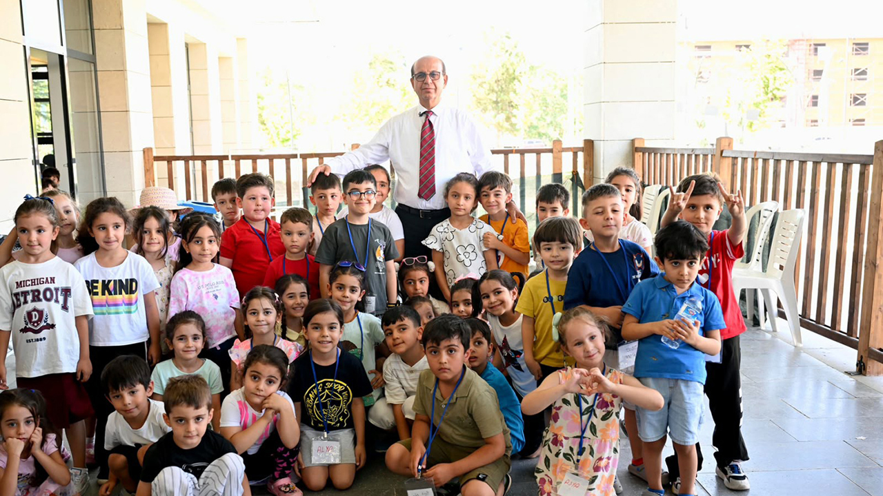 Yeşilyurt Belediye Başkanı Geçit, Yeşilyurt Bilim Merkezi'ni ziyaret etti