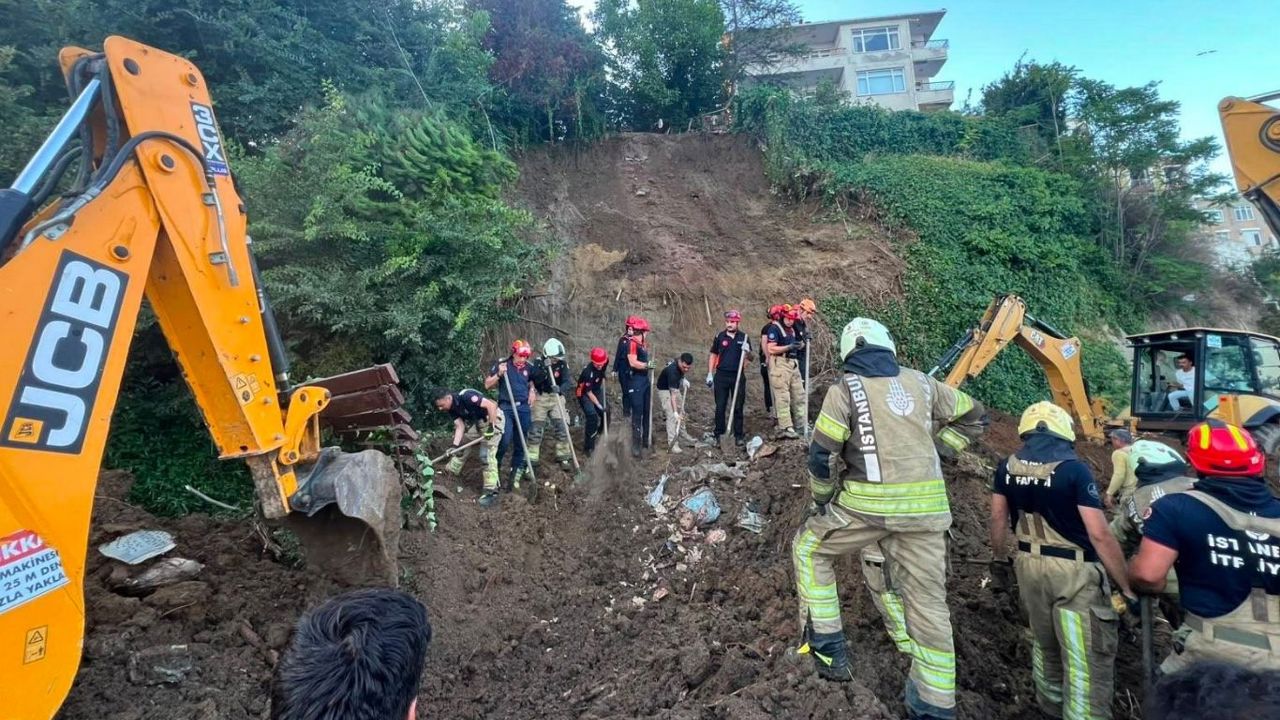 Büyükçekmece'de toprak kayması meydana geldi