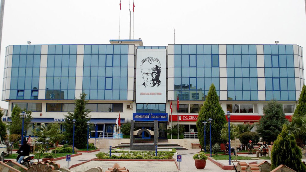 CHP'li Menderes Belediyesi'ne rüşvet operasyonu: 21 gözaltı