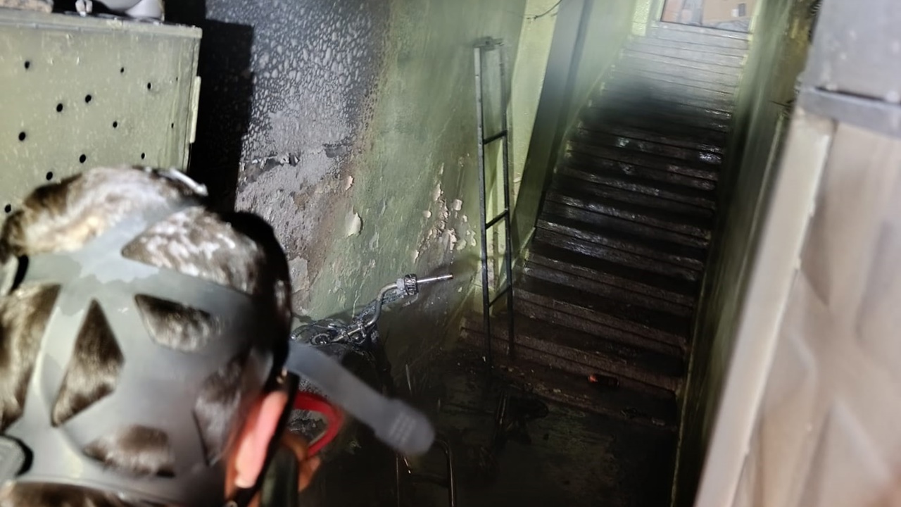 Batman'da apartman girişinde çıkan yangın paniğe neden oldu