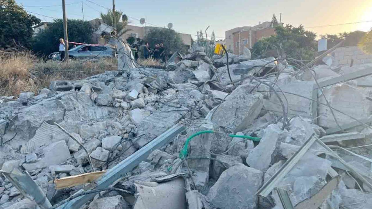 İşgalciler Batı Şeria'da okul yıktı, 13 Filistinliyi esir aldı