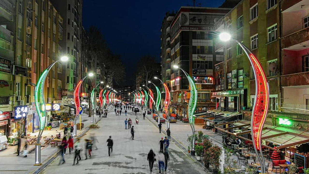 Diyarbakır'da canlı müzik yapan işletmelere izin belgesi uyarısı