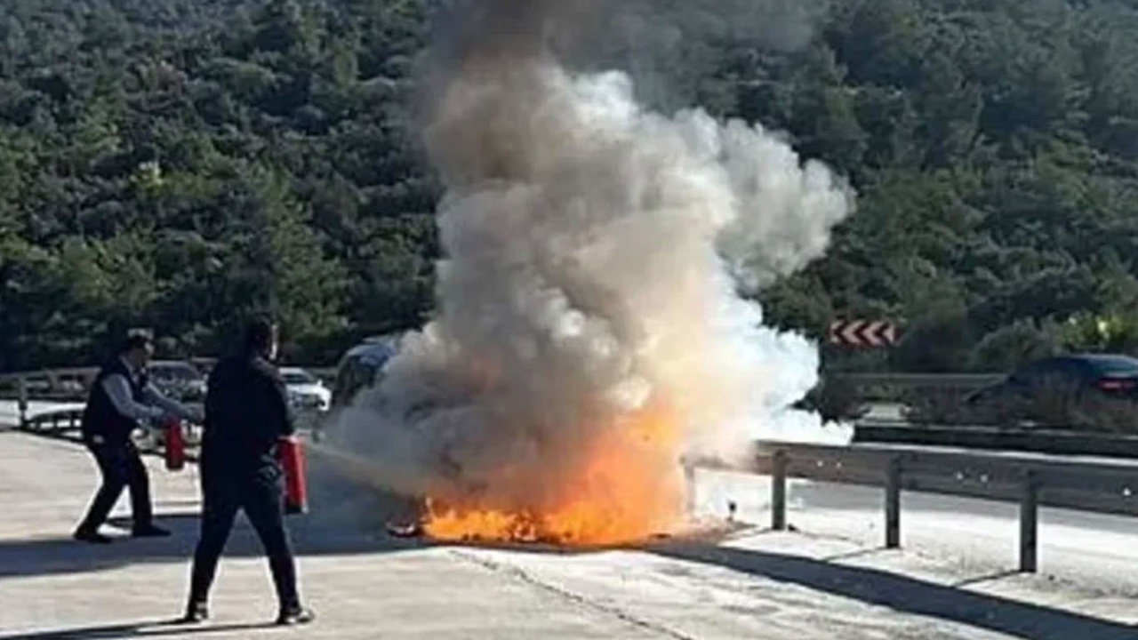 Torbalı'da seyir halindeki hafif ticari araç yandı
