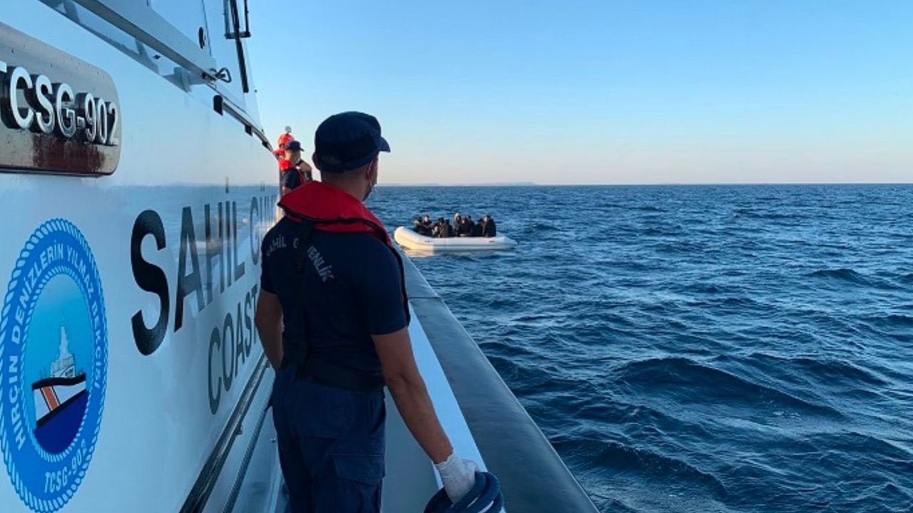 Yunanistan'ın geri ittiği düzensiz göçmenler kurtarıldı