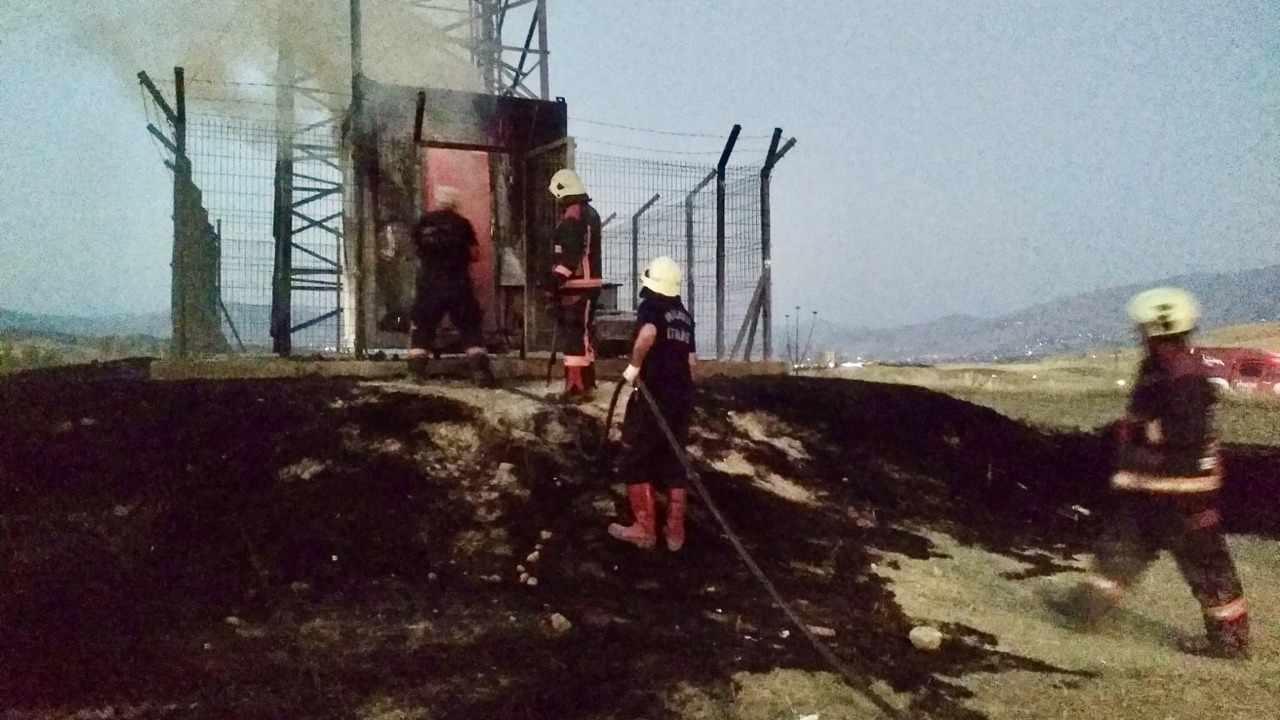 Malatya-Elazığ Yolundaki Baz İstasyonunda Yangın