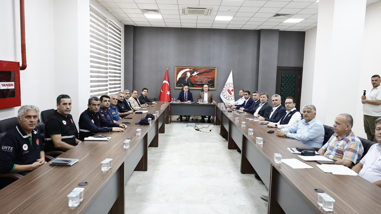 Yangın bölgelerindeki çalışmalar koordinasyon toplantısında değerlendirildi