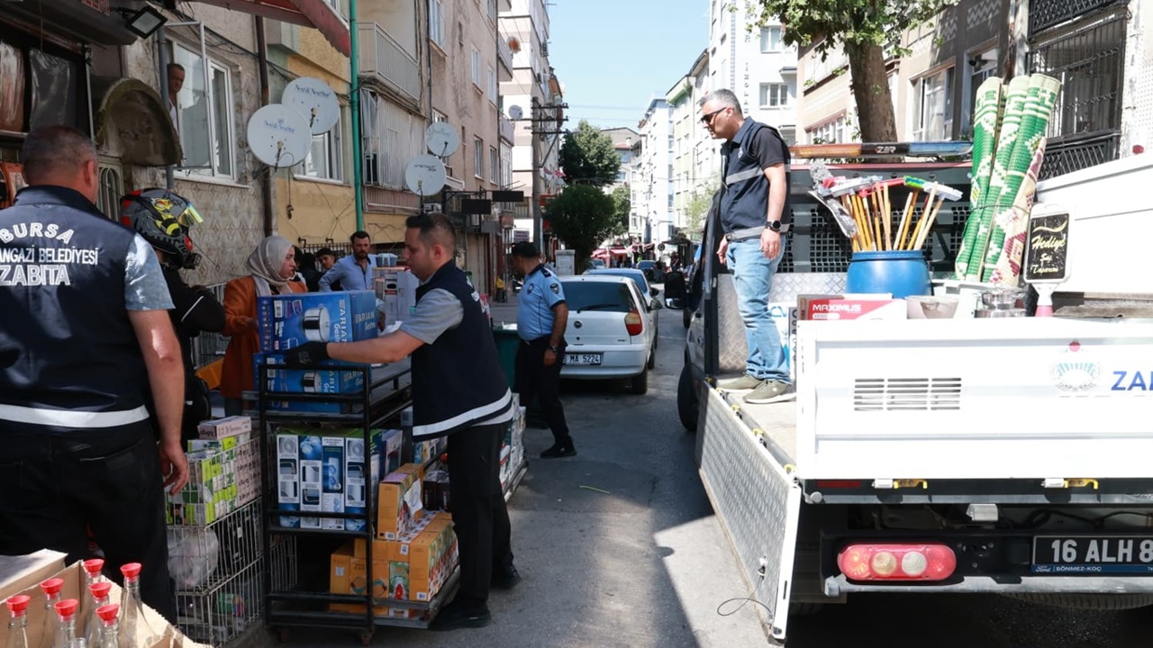Bursa'da kaldırımları işgal eden işletmelere ceza