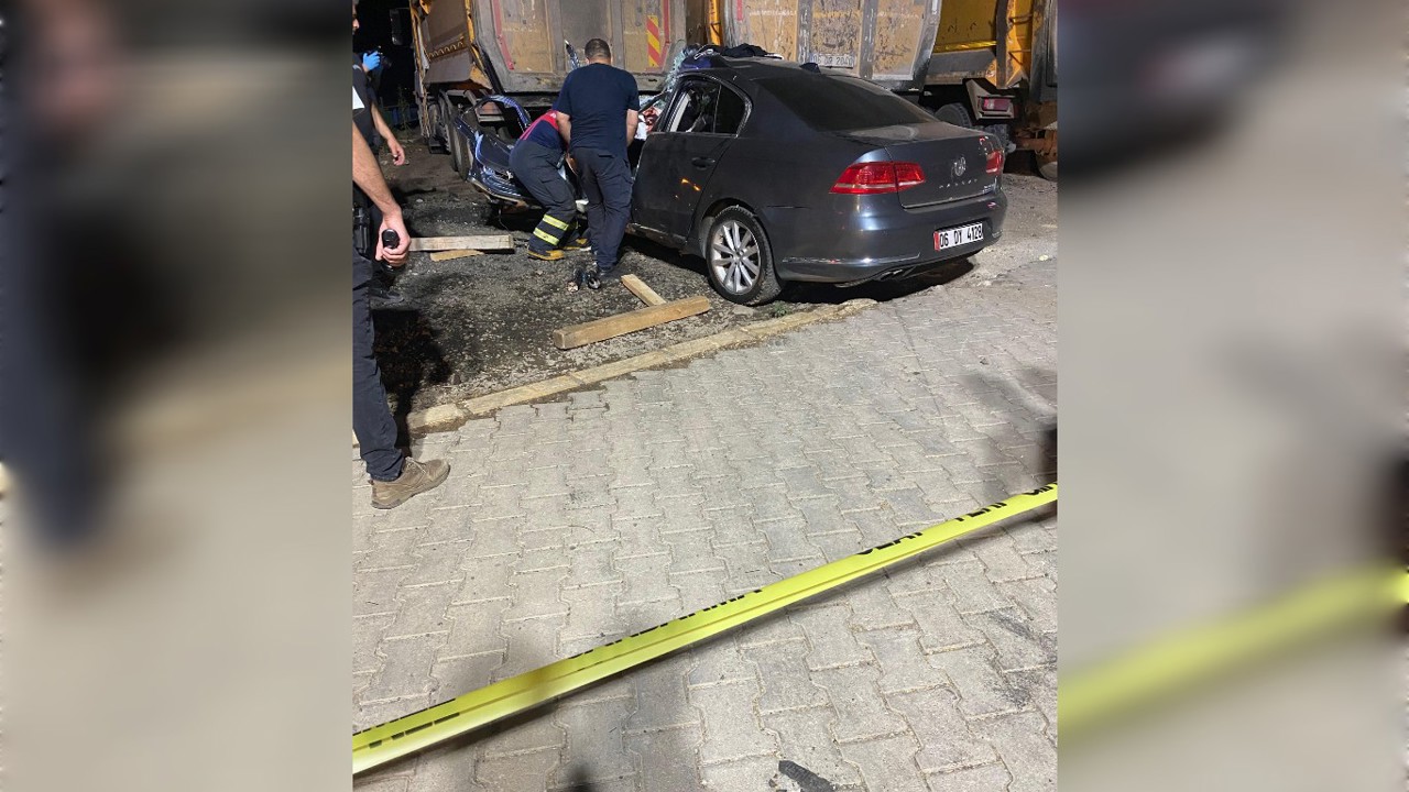 Mardin'de kontrolden çıkan otomobil kamyonete çarptı: 1 ölü, 2 yaralı