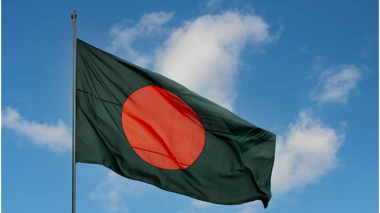 Bangladeş'te iki yolcu otobüsü çarpıştı: 8 ölü, 25 yaralı