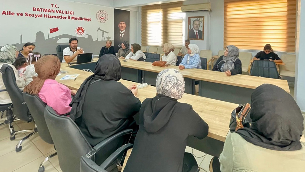 Batman'da ailelere teknoloji bağımlılığı eğitimi verildi