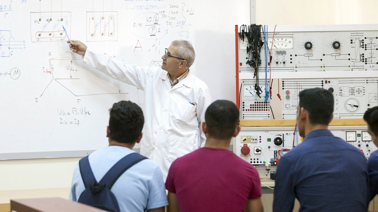 Kontrol ve Otomasyon Teknolojisi Programı, öğrencilerine mezun olmadan iş kapısı açıyor
